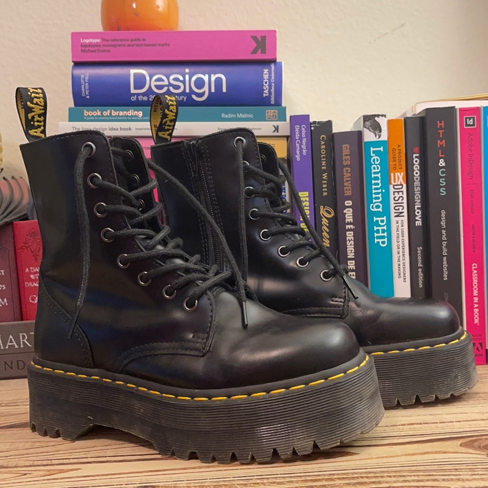 Dr. Martens Platform Combat Boots 🥾🥾